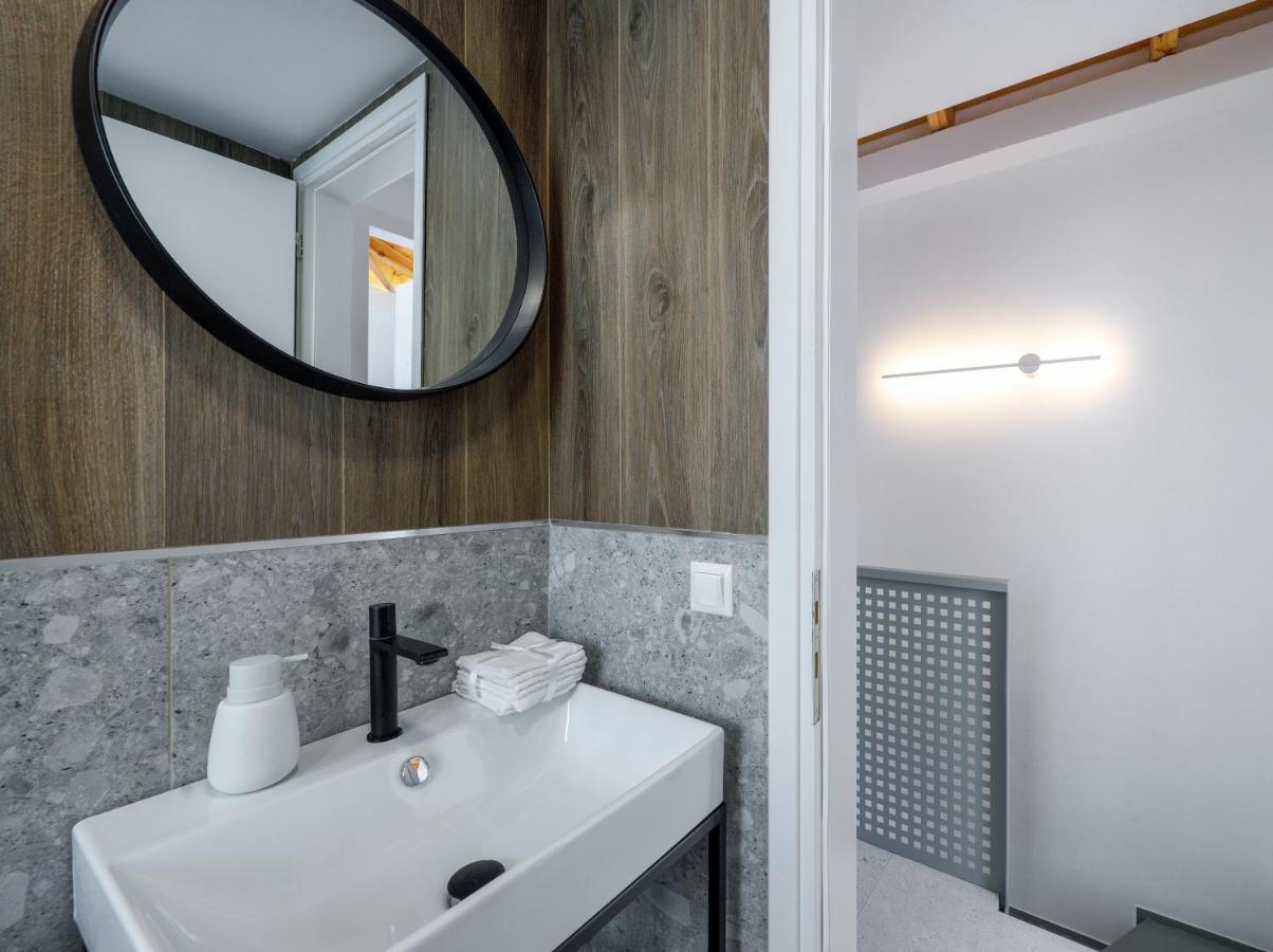 Lithos Retreat 2 Apartment Каламата Екстериор снимка