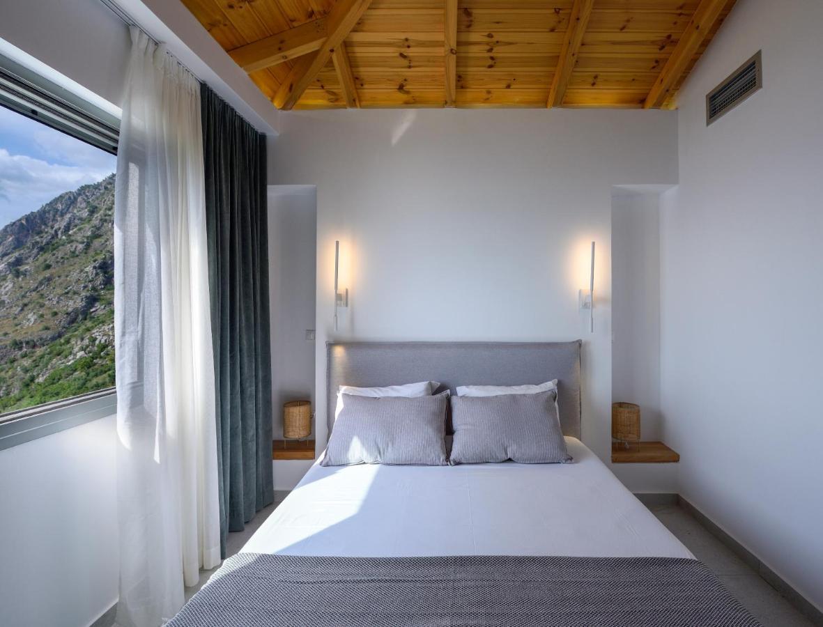 Lithos Retreat 2 Apartment Каламата Екстериор снимка