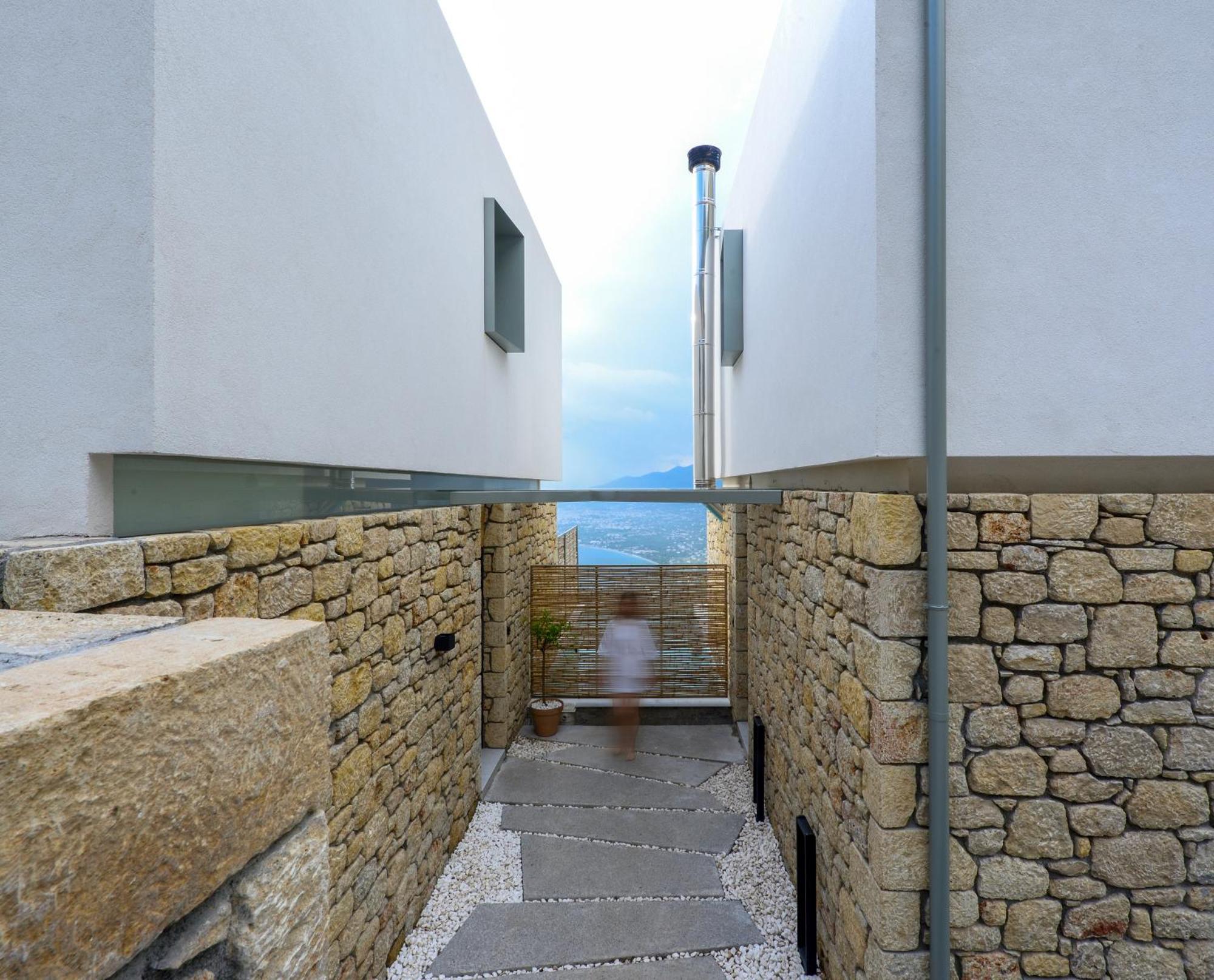 Lithos Retreat 2 Apartment Каламата Екстериор снимка