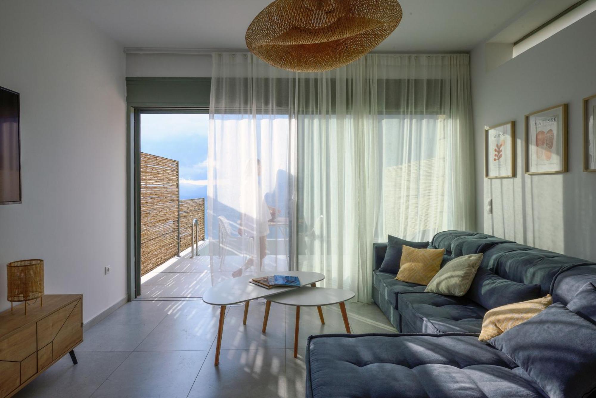Lithos Retreat 2 Apartment Каламата Екстериор снимка