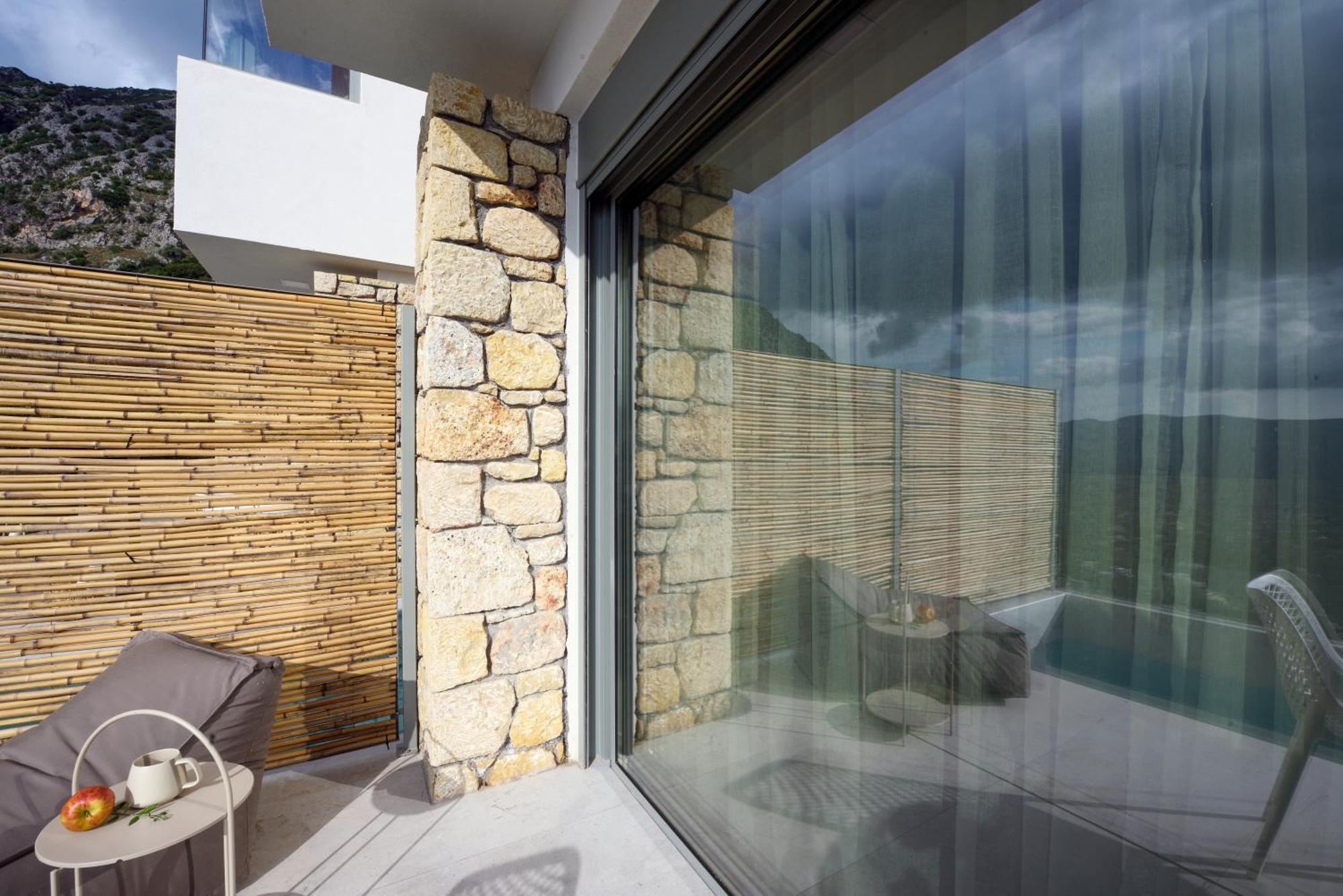 Lithos Retreat 2 Apartment Каламата Екстериор снимка