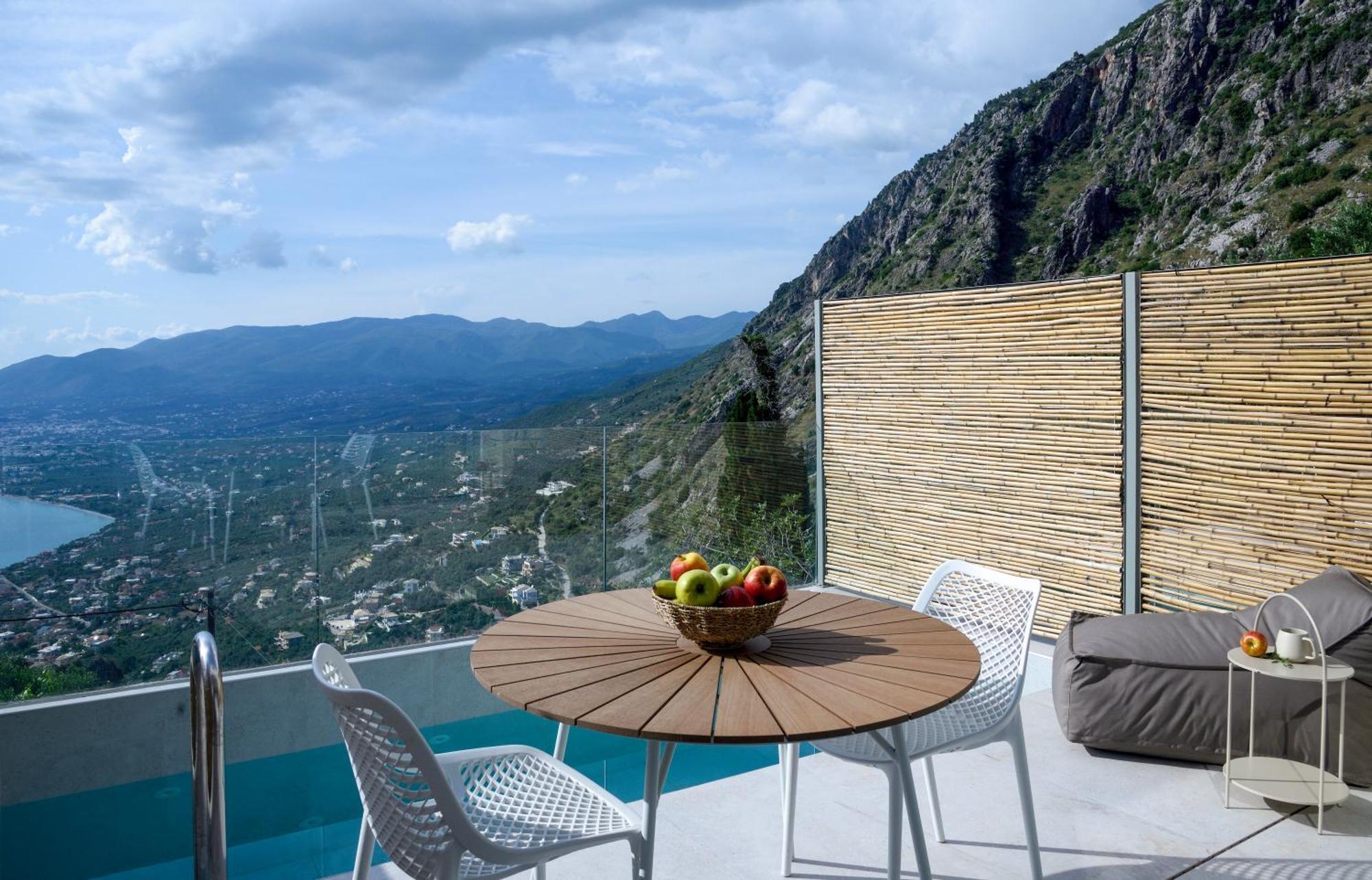 Lithos Retreat 2 Apartment Каламата Екстериор снимка